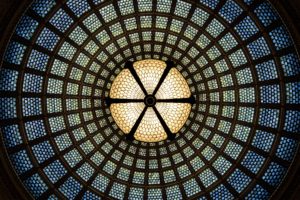Pictureof a stained glass window with concentric cirlces pattern